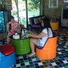 ที่นั่งในร้าน แต่ส่วนตัวไม่ชอบสติกเกอร์อันซ้ายเลย 55