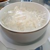 ข้าวไม่แข็งเกินเหตุ แต่เป็นตัวค่ะ ไม่ใช่เอาข้าวสวยมาใส่น้ำ