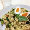 ข้าวผัดเขียวหวานไก่ไข่เค็ม