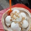 ไอศครีมกะทิในถ้วยมะพร้าวอ่อน