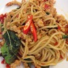 สปาเก็ตตี้กะเพรา อร่อยมวากกกก...เผ็ดได้ใจ แต่แอบคลุกไปแล้วนะ >_<