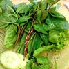 ผักสดเตรียมไว้ให้ทุกโต๊ะ