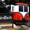 หัวรถไฟสีแดงโดเด่น ให้คนได้เก็บภาพแลนด์มาร์ค