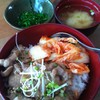 ข้าวหน้าหมูย่างซอส ราคา 90 บาท พร้อม น้ำซุปมิโซะ