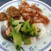ข้าวราดแกงแล้วแต่ใครจะบรรจงลงจาน