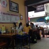 บรรยากาศร้านยามเย็นคะ คนเยอะจังเลย