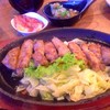 จานนี้รสเค็มนิดๆของหมูทานพร้อมกับผัดผักเข้ากันพอดีครับผม