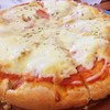 pizza ถาดใหญ่ ชีสยืดสุดยอด เนื้อแป้งอร่อยมาก สำหรับคนชอบแป้งหนา