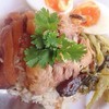 ข้าวขาหมูหนังนุ่มๆเนื้อละมุนลิ้นมาพร้อมกับน้ำราดหอมๆไข่ยางมะตูมเยิ้มๆฟินค้ะ