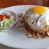ข้าวผัดโปะมาด้วยไข่ดาวเต็มๆจาน