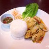 ข้าวราดทะเลรวมผัดผงกะหรี่ (Stir-fried Seafood With Curry Powder)