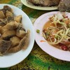 ปลาลูกเต๋ายำมะม่วง