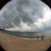 บรรยากาศสบายๆริมหาดบ้านอำเภอ แต่วันนั้นพายุเข้า