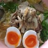 บะหมี่เหลืองผสมเส้นใหญ่ใส่ไข่