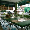 ร้านเล็กๆ สีเขียว ปรับอากาศเย็นสบาย
