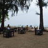 นั่งทานกันริมหาดเลยครับ