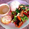 ข้าวราดผัดผักรวมหมูกรอบ+ไข่ดาว 35 บาท