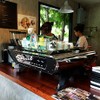 ภายในร้านและเครื่องชงระดับเทพ