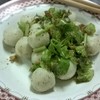 เนี้ยว ข้าวต้มปลา (บุญเจริญ) ลูกชิ้นปลาลวกจิ้ม เนื้อเนียนเด้งพร้อมน้ำจิ้มรสจัด
