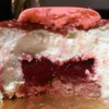 ไส้ในชุ่มฉ่ำหอมหวาน ผสมเบอร์รี่ซอสเปรี้ยวนิดๆ ฟินค่ะ