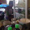 แม่ค้าไม่มีเวลาพัก ร้านเล็กๆ แต่คิวอลังการมาก