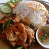 กระเพาไก่ไข่ดาว