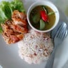 ข้าวเขียวหวานไก่ทอด ได้กินทั้งไก่ทอดและแกงเขียวหวาน