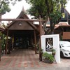 หน้าร้านจอดรถได้ประมาณ 5 คันแน่นๆ