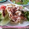 ตามมาด้วยลวกจิ้มทะเล กุ้งสดเนื้อแน่น ปลาหมึกไม่ค่อยสด