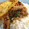 กระเพราหมูชิ้นไข่เจียว