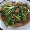 คะน้าหมูกรอบ