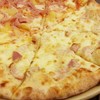 Pizza ฮาล์ฟ Hawaiian กับ Carbonara 