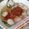 เส้นหมี่น้ำลูกชิ้นน้ำใส 
