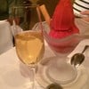 Sweet Wine กับ Sorbet (จิงๆมันเป็นก้อนกลมนะแต่ตักกินไปก่อนไวน์มา)