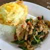 ข้าวผัดกะเพราหมูป่าไข่ดาว