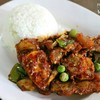 ข้าวผัดพริกแกงหมูกรอบ...แซ่บมาก