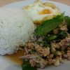 ข้าวลาบหมูไข่ดาว