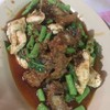 หมูกรอบและไก่ผัดพริกแกง