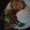 ไก่กระเทียมพริกขี้หนู+ไข่ดาว กับข้าวสวยร้อนๆ อร่อยๆๆๆๆ