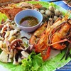 ขนาดตัวและชิ้นค่อนข้างเล็ก แต่สดสะอาดเนื้อดี น้ำจิ้มรสจัดอยู่ ติที่ตัวเล็ก