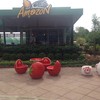 คาเฟ่อเมซอน ปั้มปตท.อินทร์บุรี น่ารักที่เก้าอี้สตอเบอรรี่สีสด