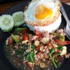 ข้าวกะเพราหมูไข่ดาว
