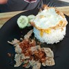 ข้าวหมูผัดกระเทียมไข่ดาว