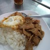 ข้าวหมูกระเทียมไข่ดาว  40 บาท