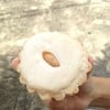 ด้านบนของขนมหน้านวลอร่อยมาก คล้ายเมอแรงเลย