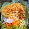 ยำปลาดุกฟู 100 บาท ยำอื่นๆร้านนี้ไม่ว่าจะยำวุ้นเส้น กุ้งแช่น้ำปลา ไม่ค่อยหอมมะนา