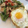 ข้าว + กระเฉดไก่ + ไข่ดาว