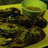 มีกุ้งเผาด้วย จานละ 100 บาท
