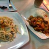 สปาเก็ตตี้ทะเลซอสขาวและข้าวไห่อบซอสเปรี้ยวหวาน
