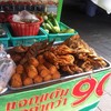 มีพวกไก่ทอดขายด้วยนะ